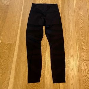Black lululemon mesh panel leggings in size 6